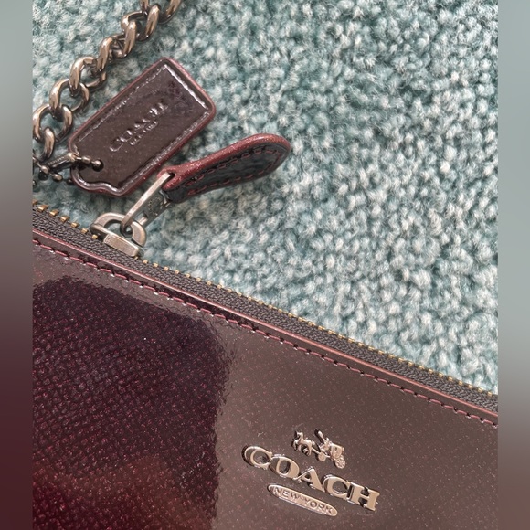 Coach Oxford patent wristlet with gunmetal chain - Picture 4 of 6